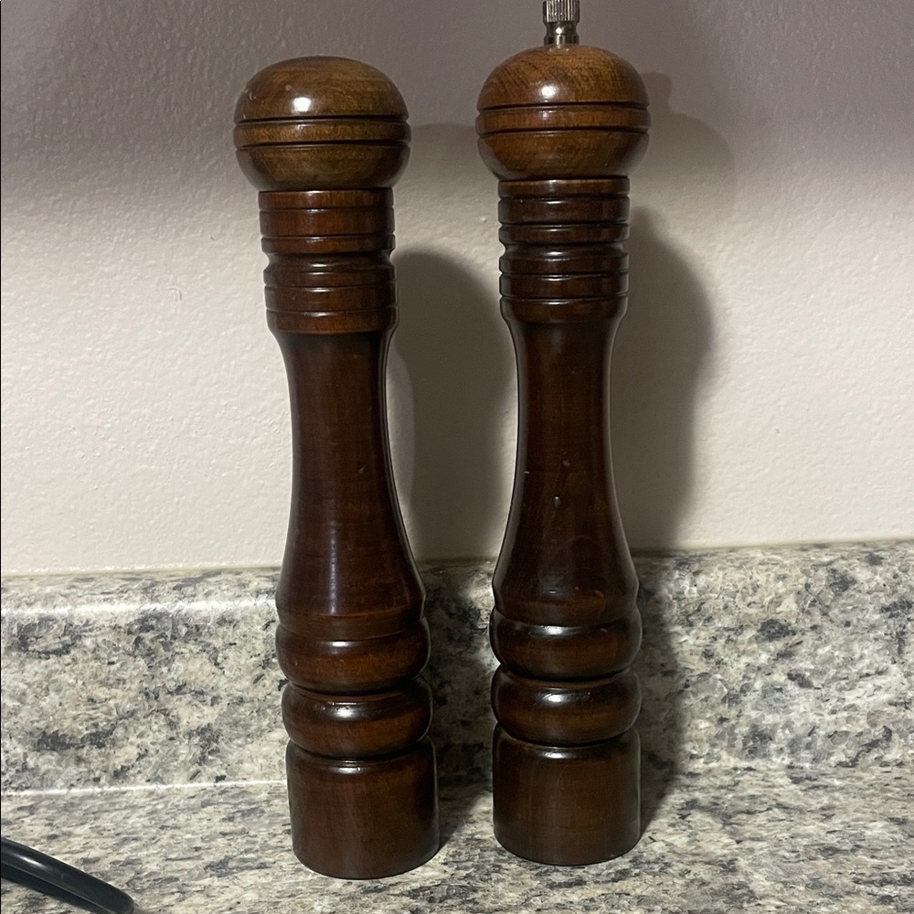 Wooden Pepper Mill and Salt Shaker Set